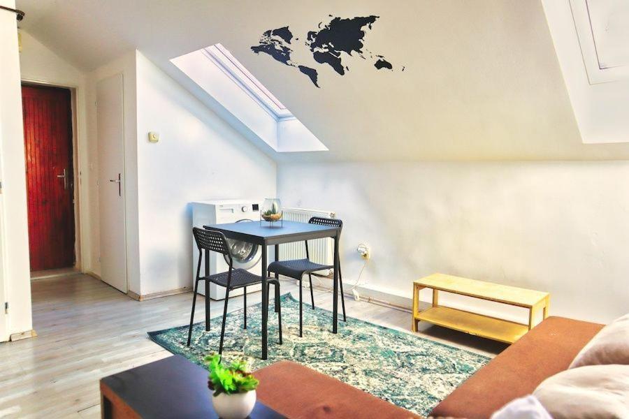 C Private Room In City Center In Братислава Экстерьер фото