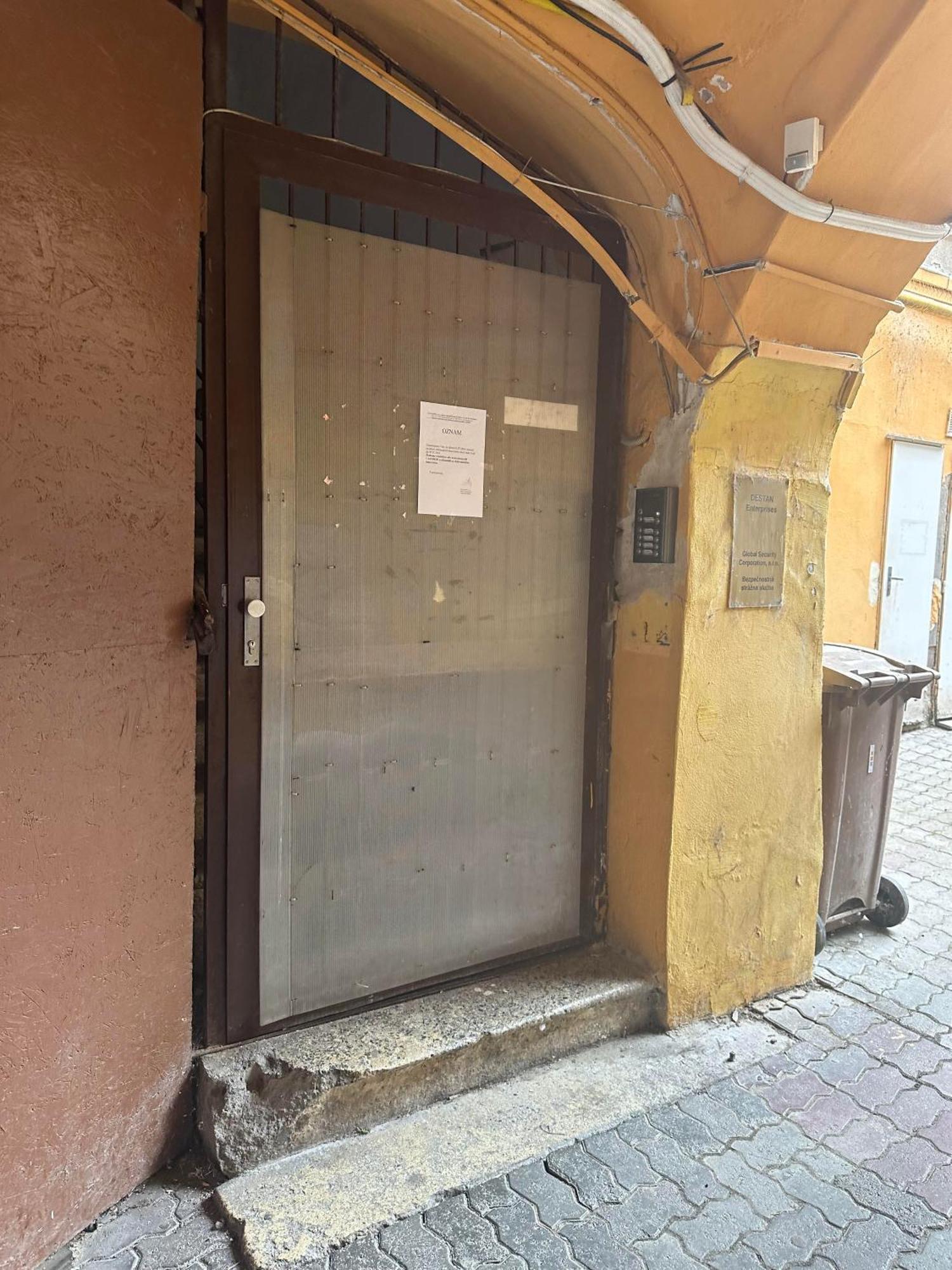 C Private Room In City Center In Братислава Экстерьер фото